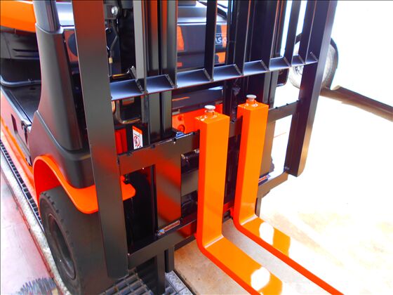 1.5t バッテリー車（座席式）