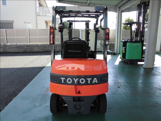 1.5t バッテリー車（座席式）