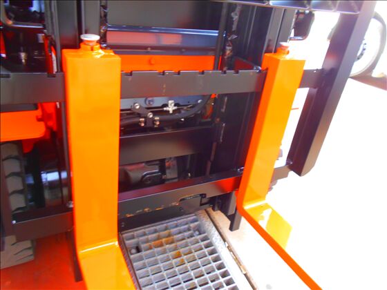 1.5t バッテリー車（座席式）