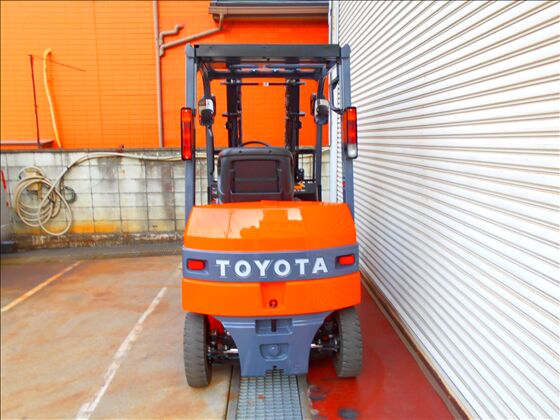 1.5t バッテリー車（座席式）