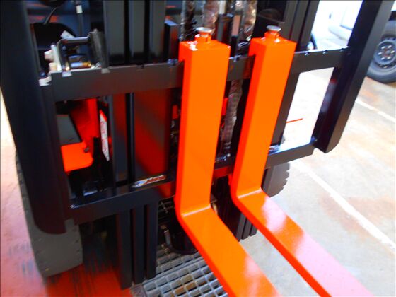 1.5t バッテリー車（座席式）