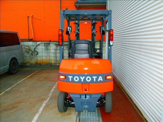 1.5t バッテリー車（座席式）