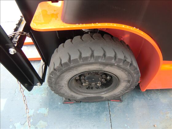 1.5t バッテリー車（座席式）