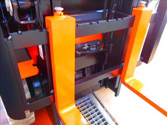 1.5t バッテリー車（座席式）