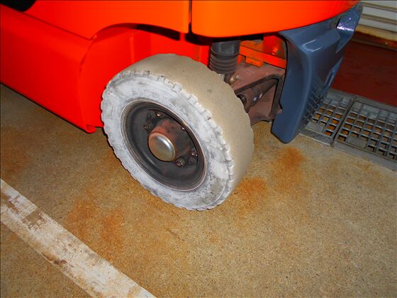 1.5t バッテリー車（座席式）