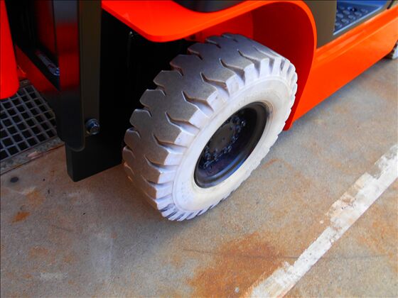 1.5t バッテリー車（座席式）