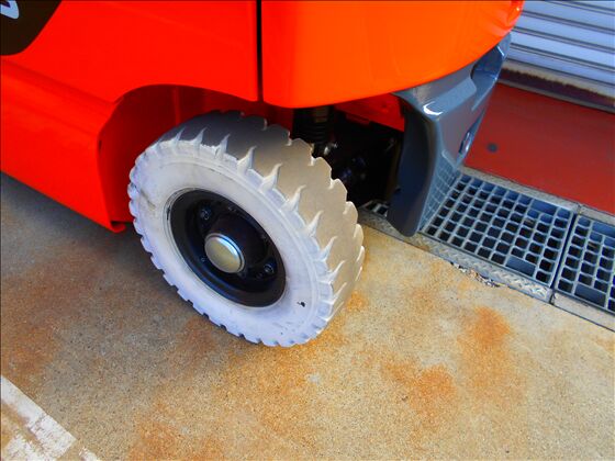 1.5t バッテリー車（座席式）