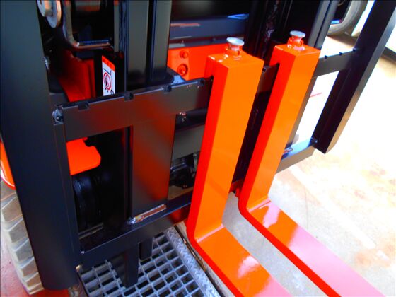 1.5t バッテリー車（座席式）