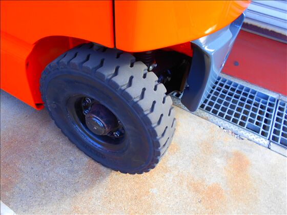 1.5t バッテリー車（座席式）