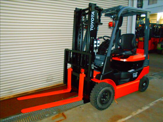 1.5t バッテリー車（座席式）