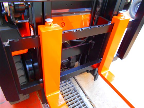 1.5t バッテリー車（座席式）