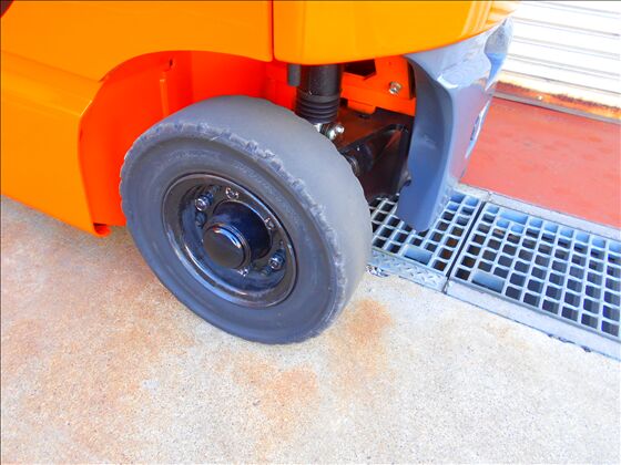 1.5t バッテリー車（座席式）