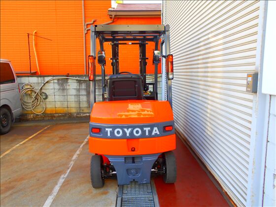 1.5t バッテリー車（座席式）