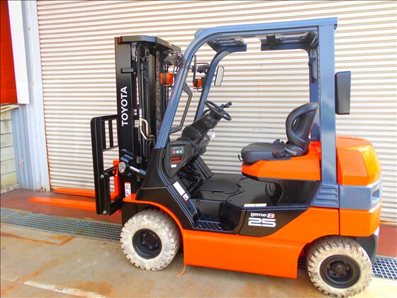 2.5t バッテリー車（座席式）