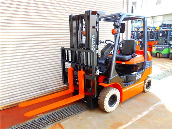 2.5t バッテリー車（座席式）