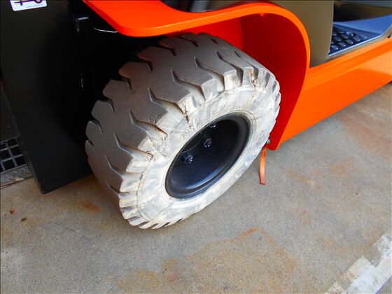 2.5t バッテリー車（座席式）