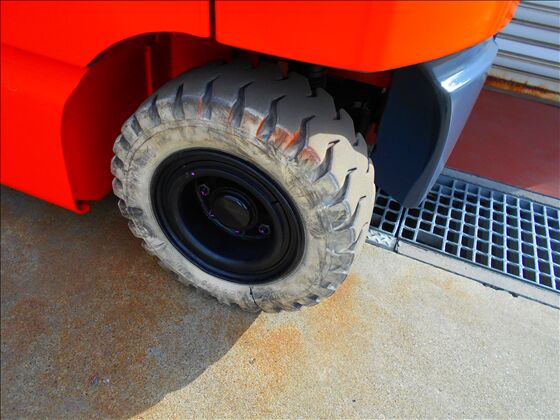 2.5t バッテリー車（座席式）