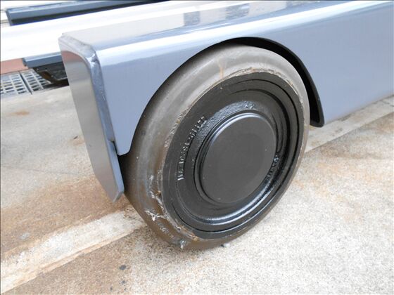 1.5t バッテリー車（立席式）