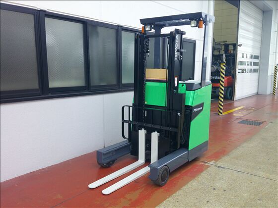 1.5t バッテリー車（立席式）