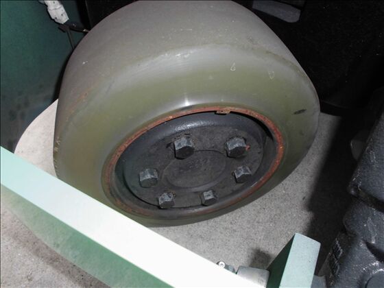 1.5t バッテリー車（立席式）