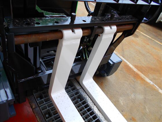 1.5t バッテリー車（立席式）