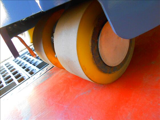 1.5t バッテリー車（立席式）