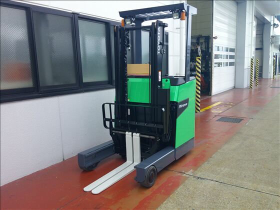 1.5t バッテリー車（立席式）