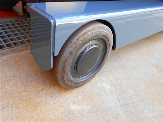 1.5t バッテリー車（立席式）