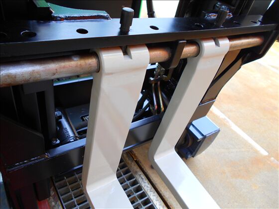 1.5t バッテリー車（立席式）