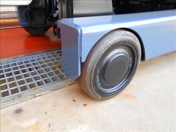 1.5t バッテリー車（立席式）