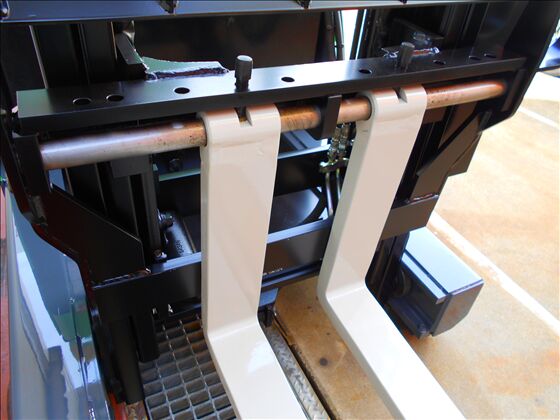 1.5t バッテリー車（立席式）