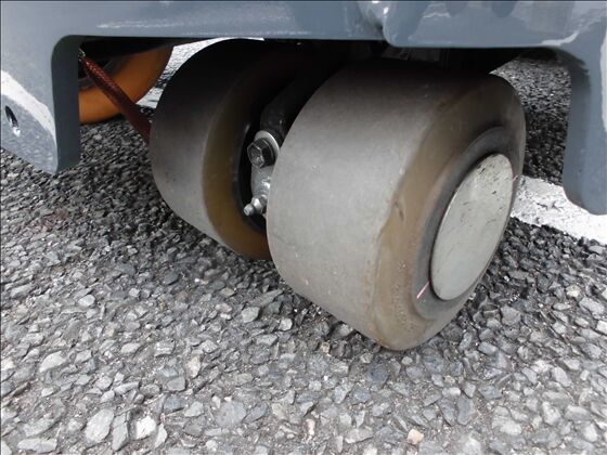 1.3t バッテリー車（立席式）